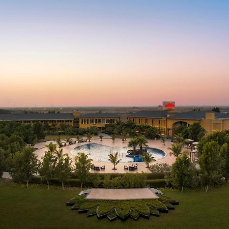 Hawthorn Suites By Wyndham Dwarka Экстерьер фото