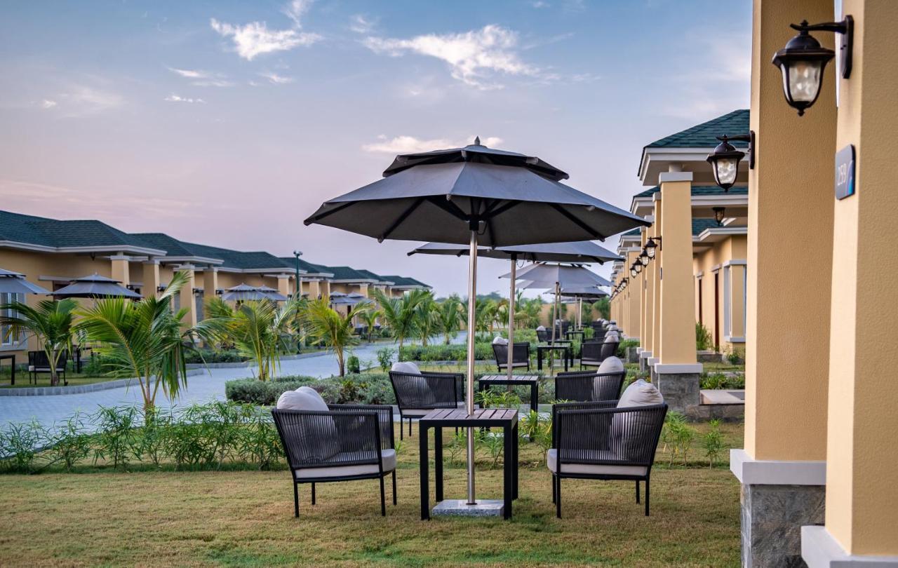 Hawthorn Suites By Wyndham Dwarka Экстерьер фото