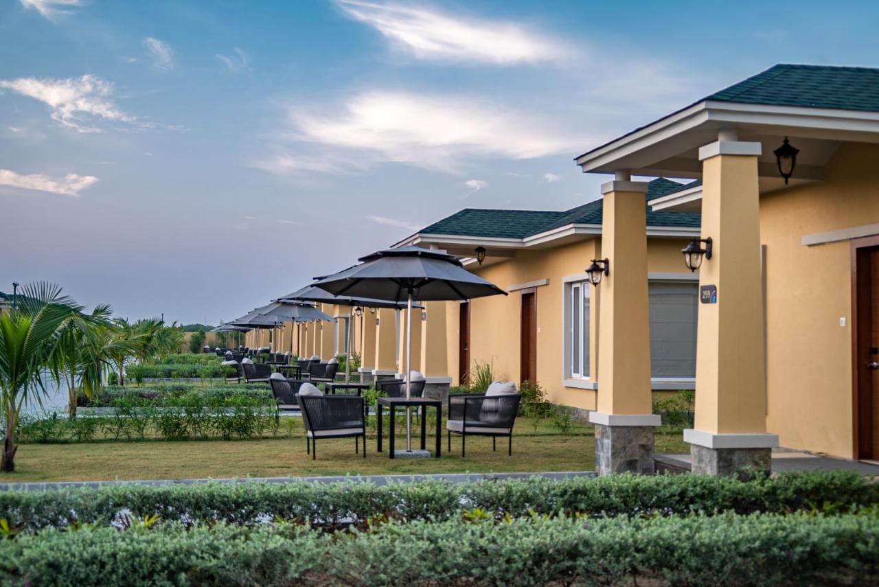 Hawthorn Suites By Wyndham Dwarka Экстерьер фото