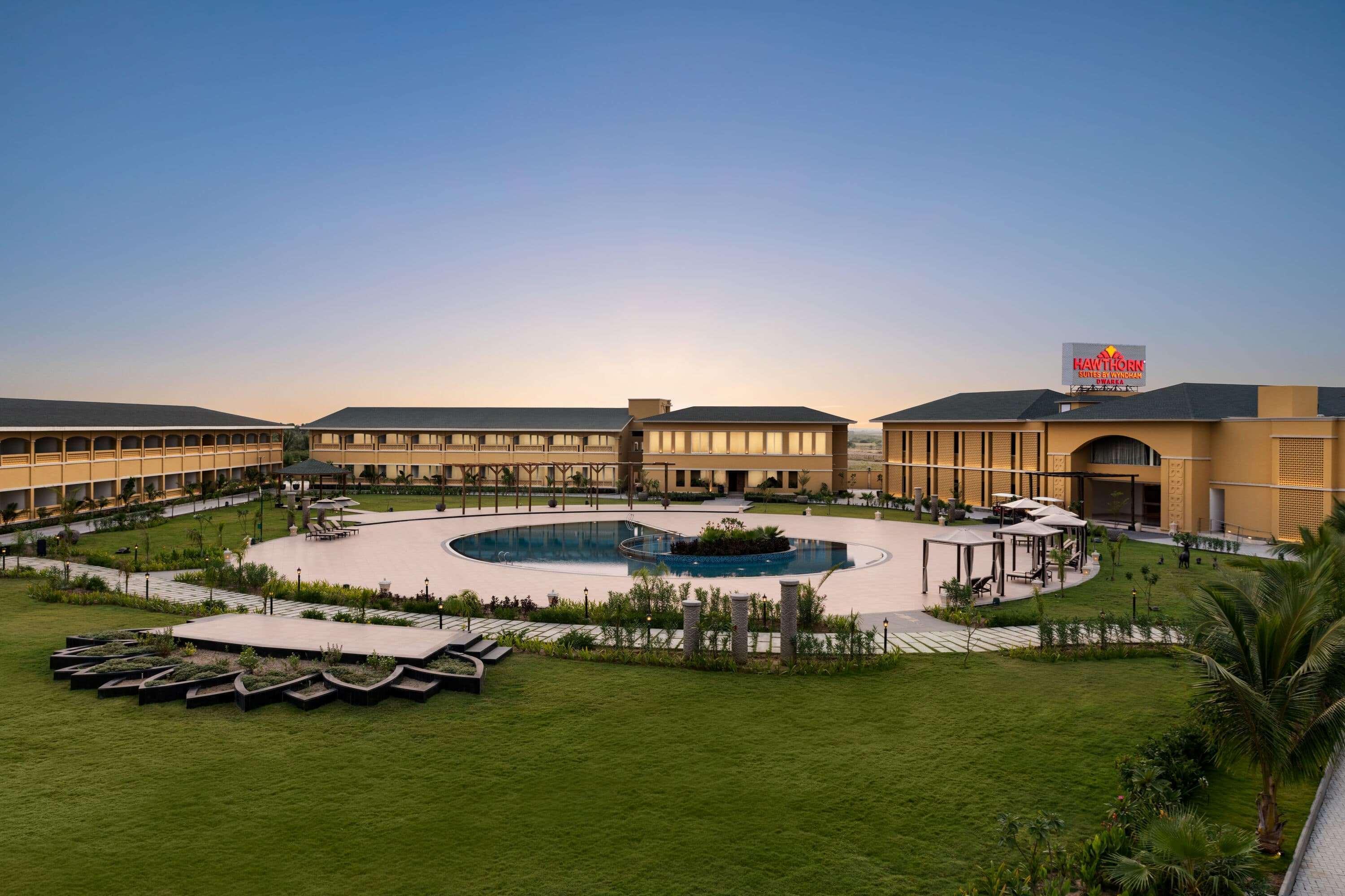 Hawthorn Suites By Wyndham Dwarka Экстерьер фото