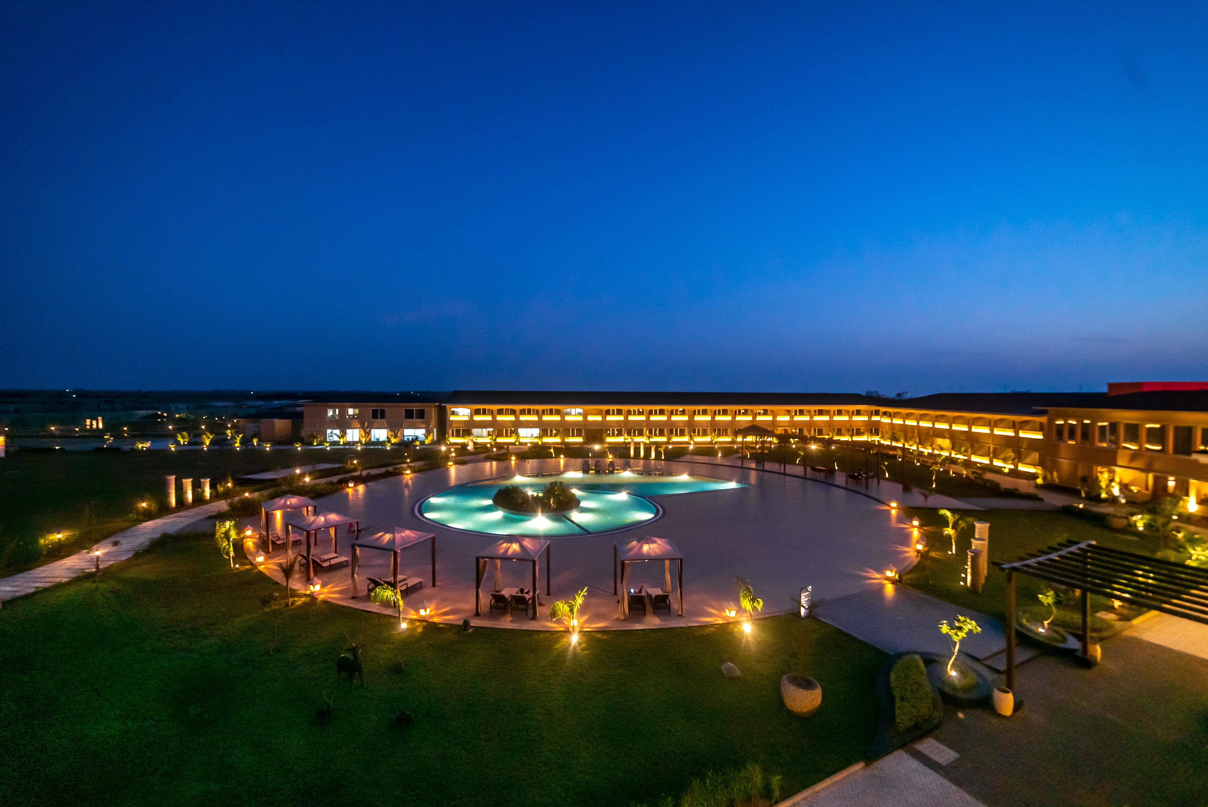 Hawthorn Suites By Wyndham Dwarka Экстерьер фото