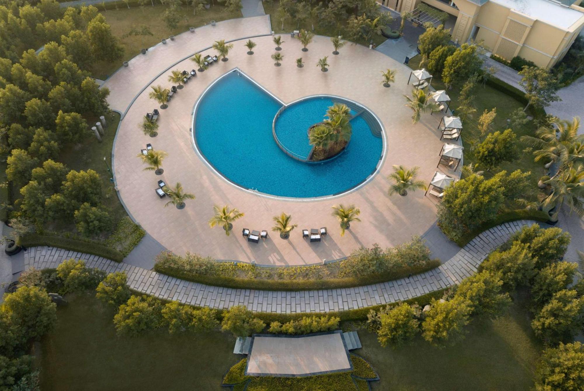 Hawthorn Suites By Wyndham Dwarka Экстерьер фото