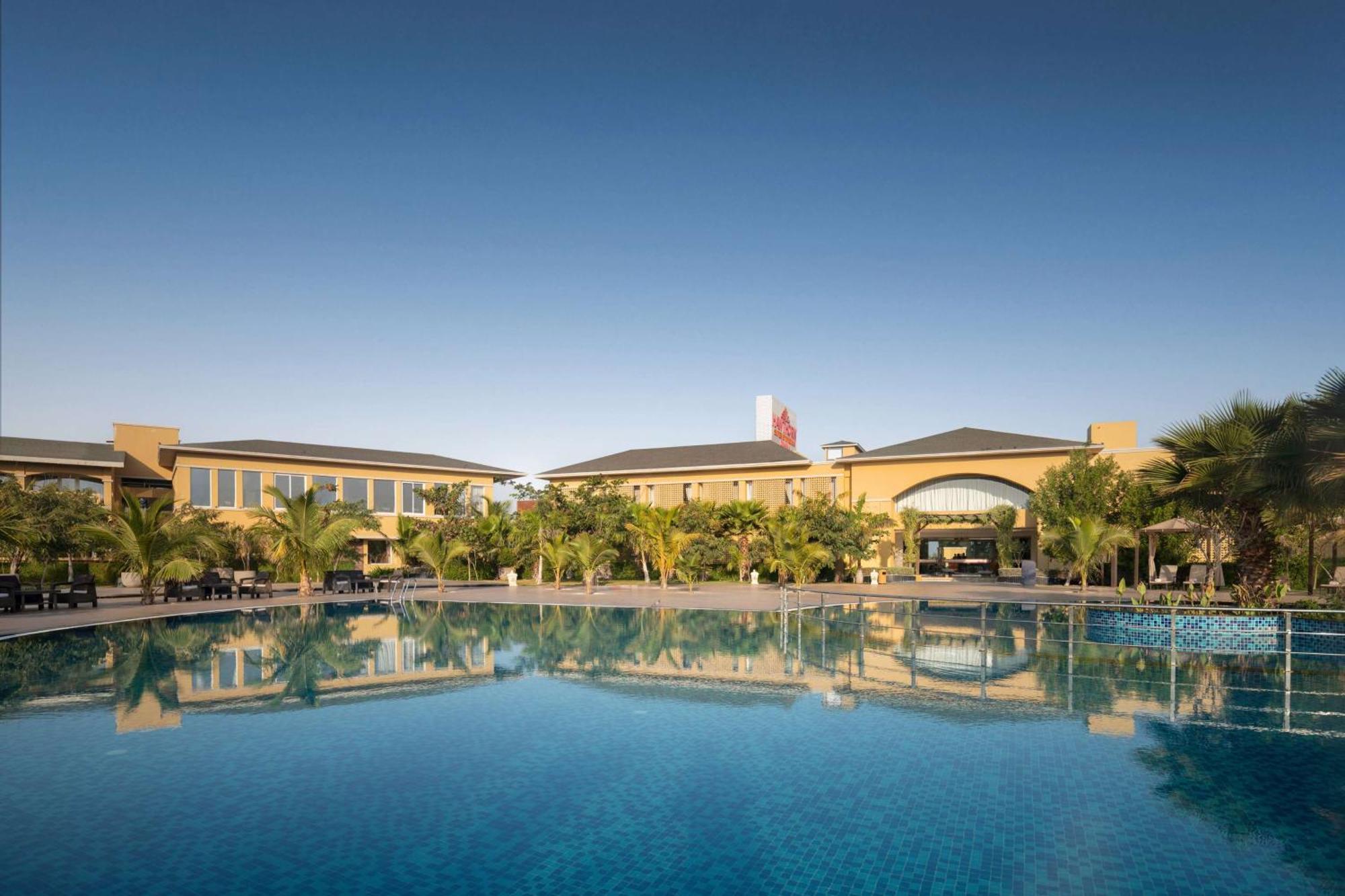 Hawthorn Suites By Wyndham Dwarka Экстерьер фото