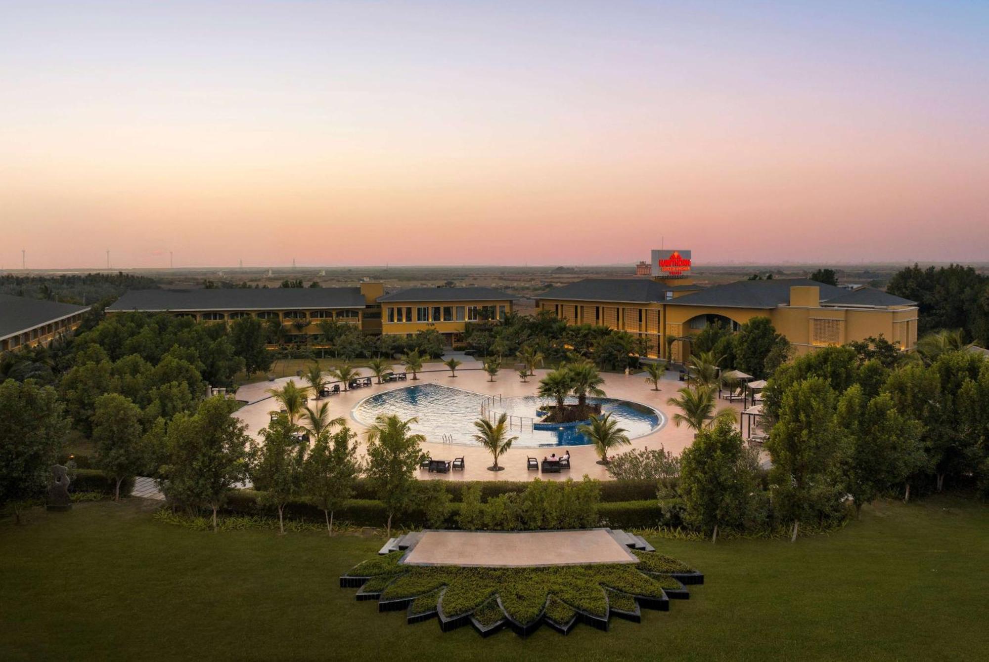 Hawthorn Suites By Wyndham Dwarka Экстерьер фото