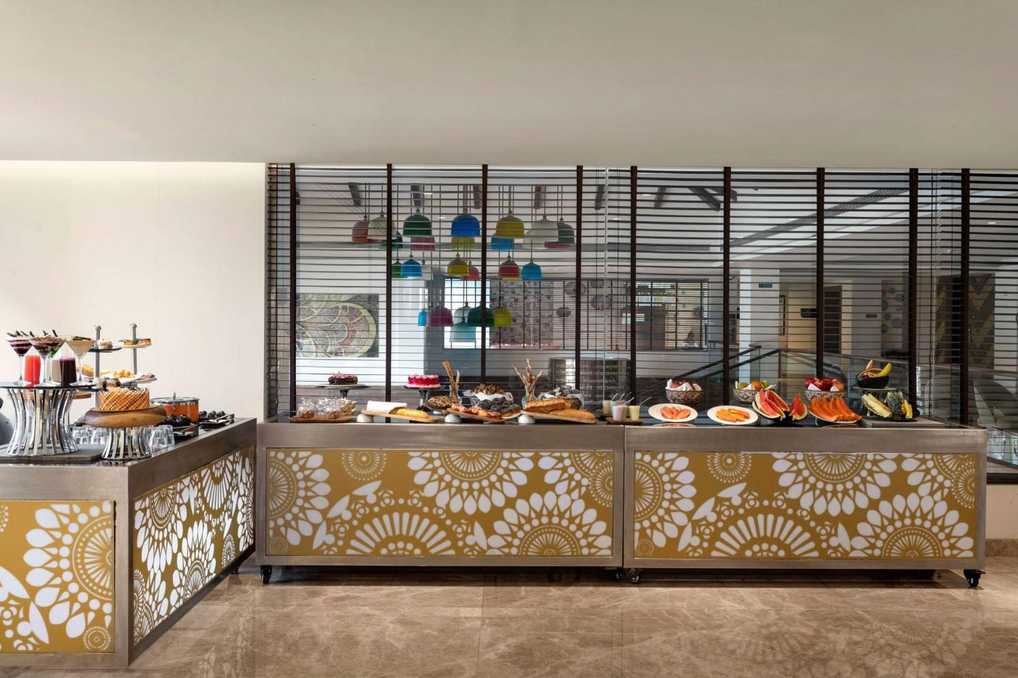 Hawthorn Suites By Wyndham Dwarka Экстерьер фото