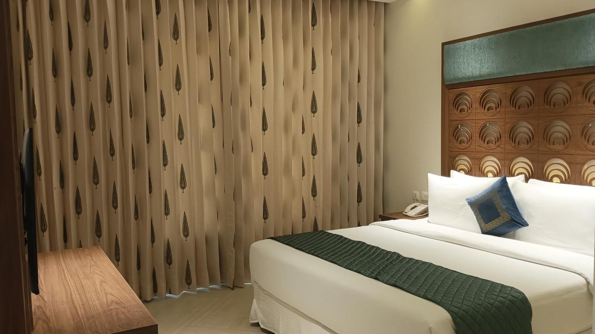 Hawthorn Suites By Wyndham Dwarka Экстерьер фото